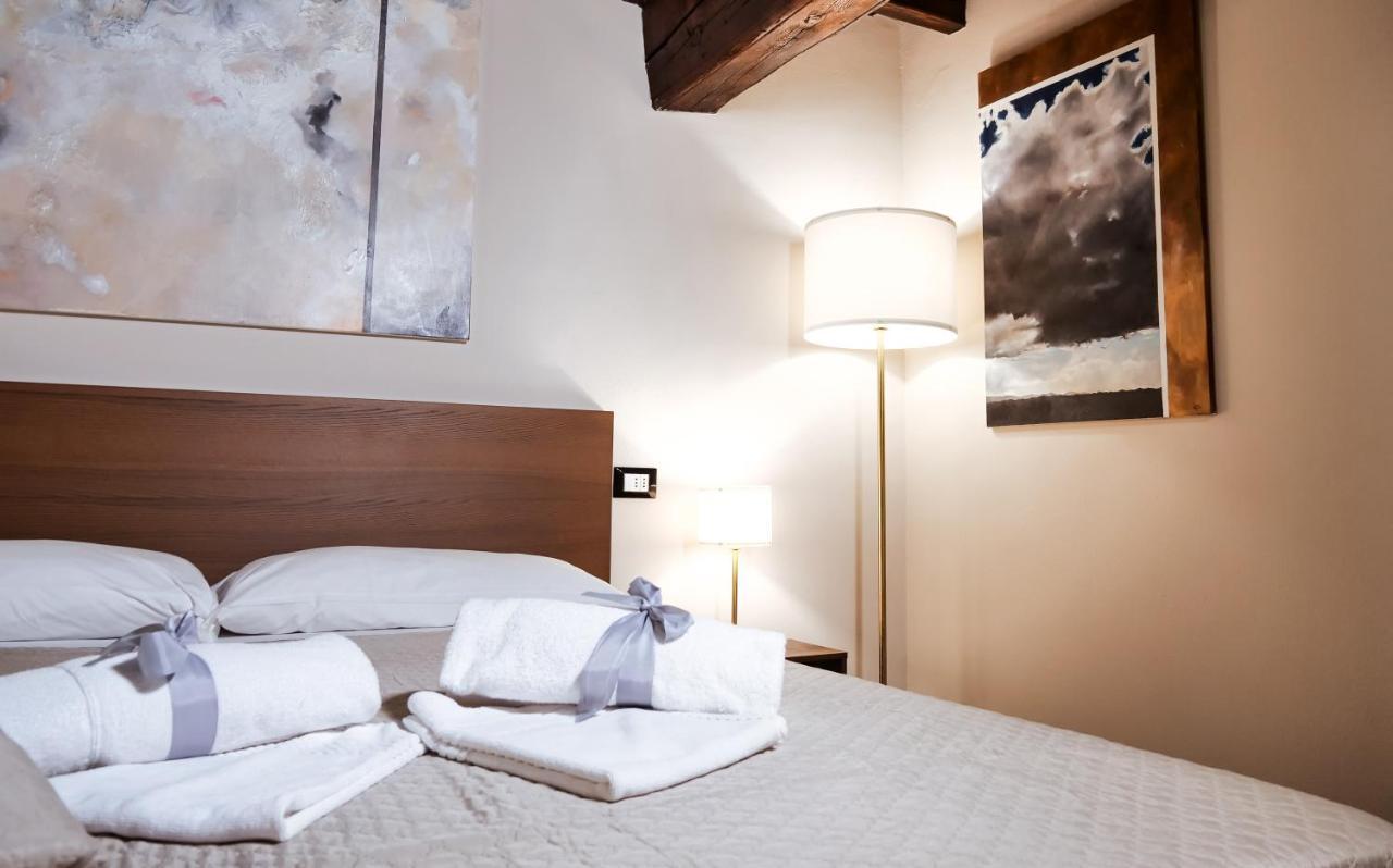 Casa Del Pittore - Elegante Appartamento Del 1200 - Centro Storico Côme Esterno foto