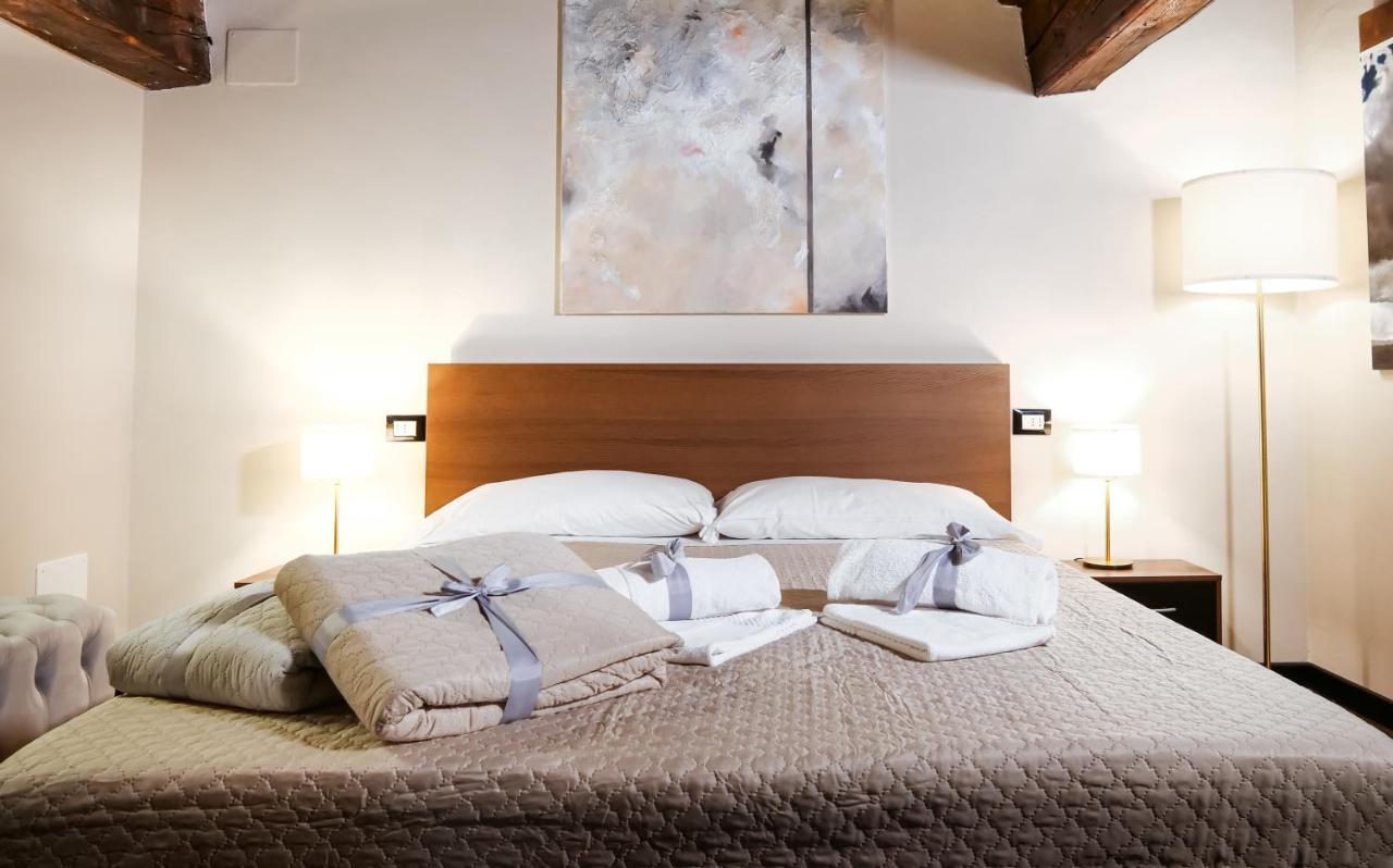 Casa Del Pittore - Elegante Appartamento Del 1200 - Centro Storico Côme Esterno foto